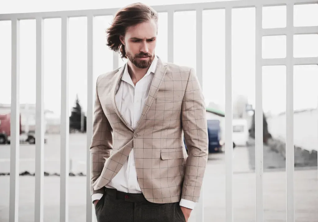 Męski outfit smart casual na 60 urodziny w lokalu